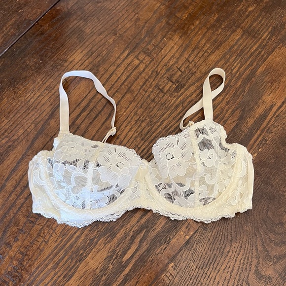 Vintage Victoria's Secret Lingerie Lace Bras - Picture 8 of 13
